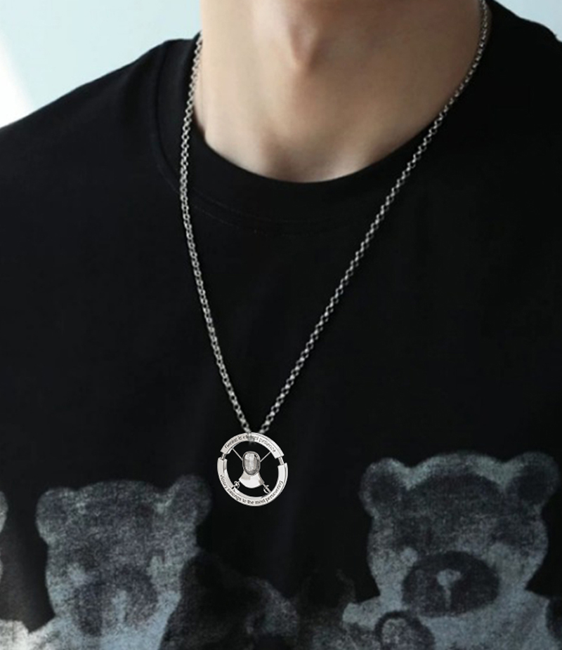 Necklace with Round Pendant